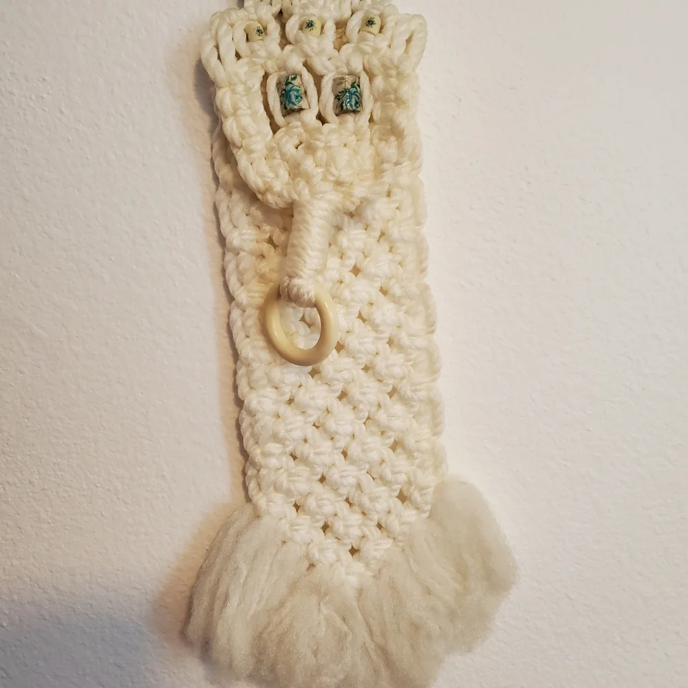 Vintage Wall Hanging Macrame W/ Blue Rose Beaded Towel Holder Decor Ivory Cream